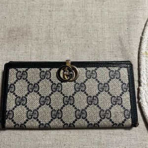 Used Gucci blue wallet